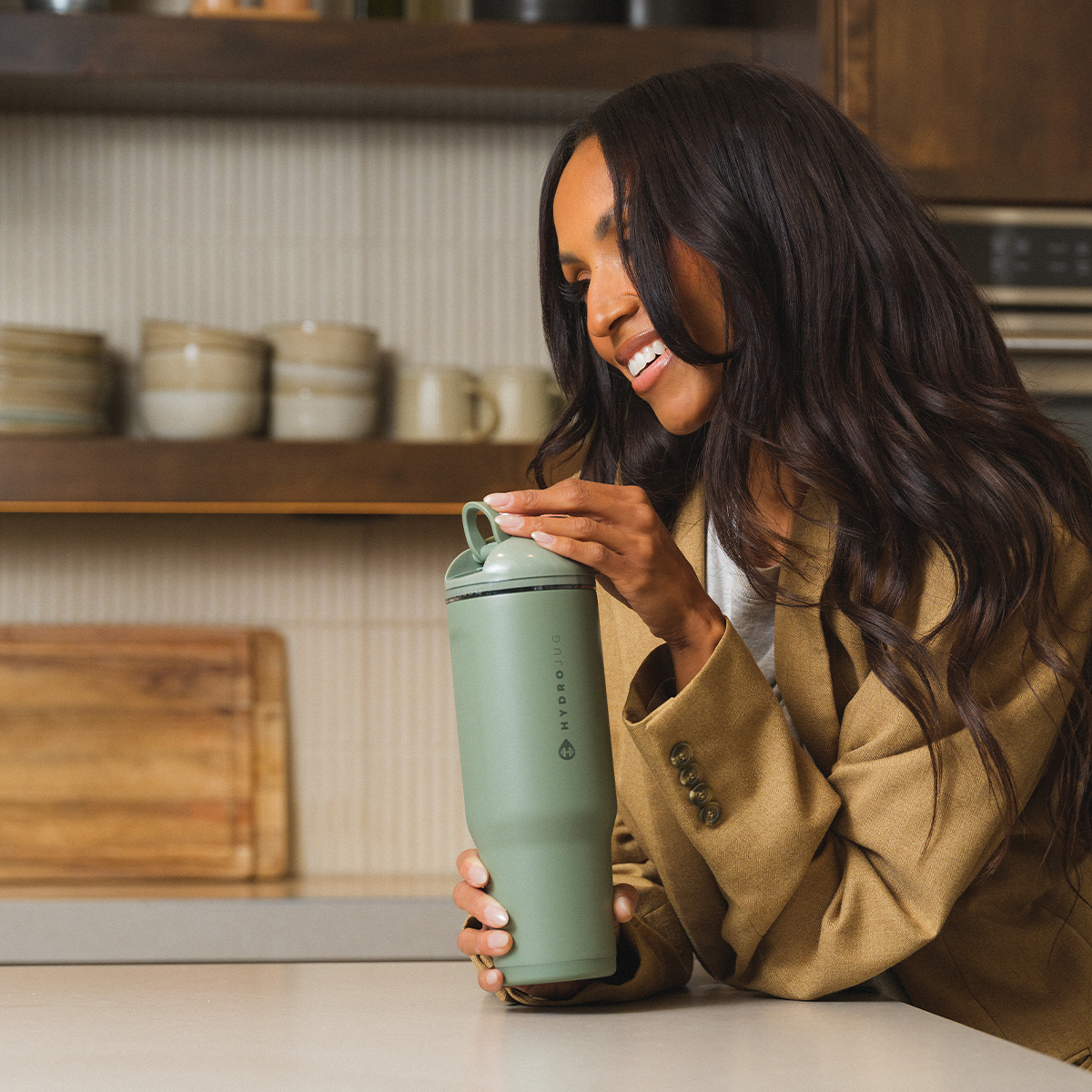 Person Holding 32oz Courtyard HydroJug Ease2o